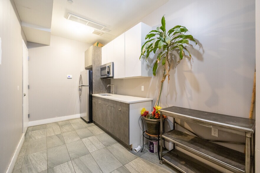 More Photos Of 492 Throop Ave, Brooklyn Loft Creative Space For Lease