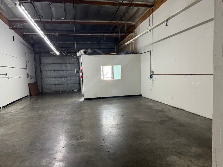 More Photos Of 1701 Fortune Dr, San Jose Manufacturing For Lease