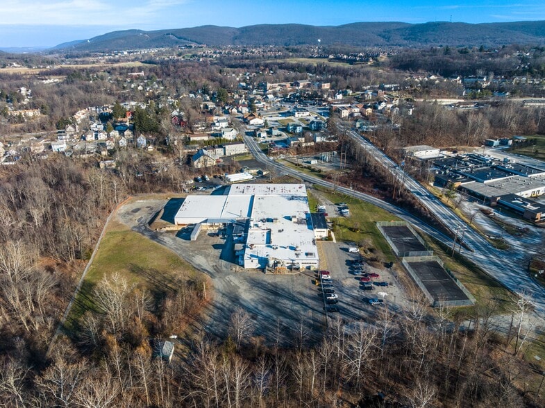 More Photos Of 24 Ames Blvd, Hamburg Warehouse For Sale