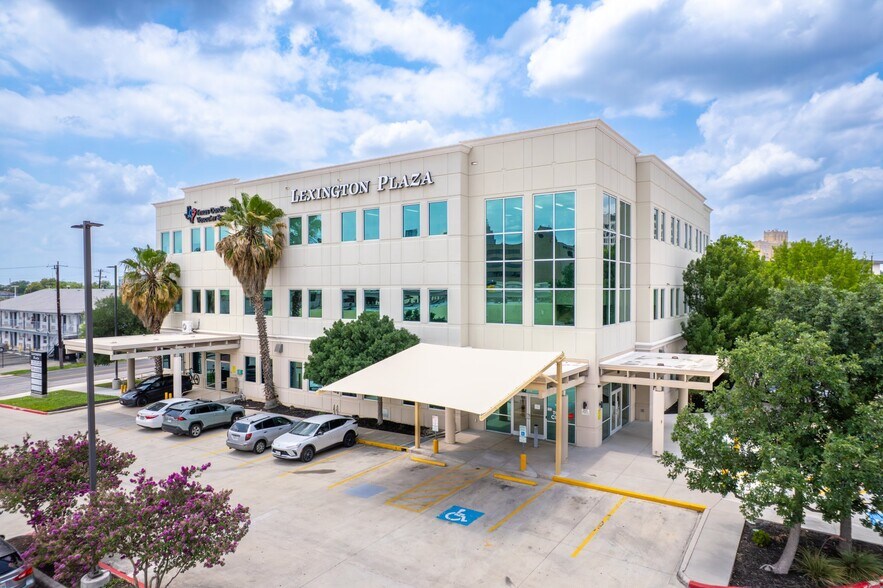 More Photos Of 718 Lexington Ave, San Antonio Medical For Lease