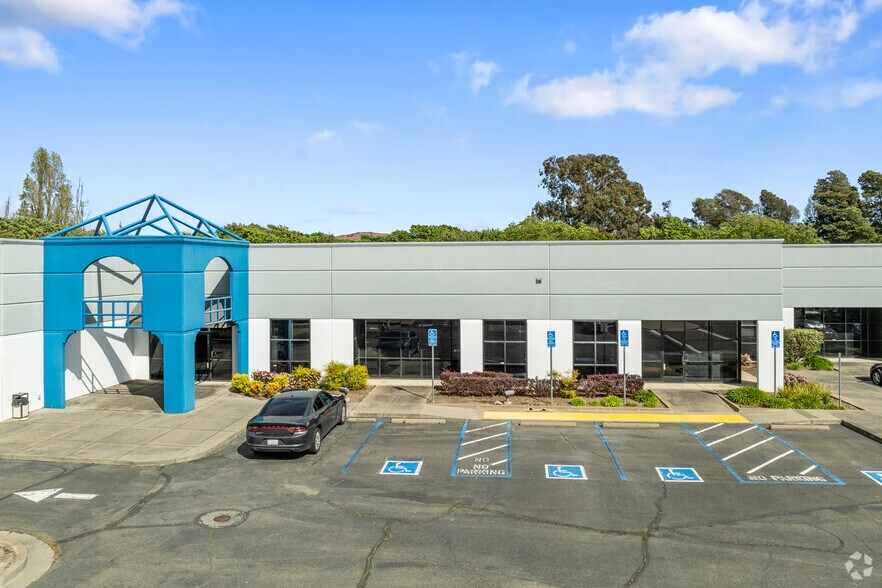 More Photos Of 435 Executive Court North, Fairfield Light Distribution For Sale