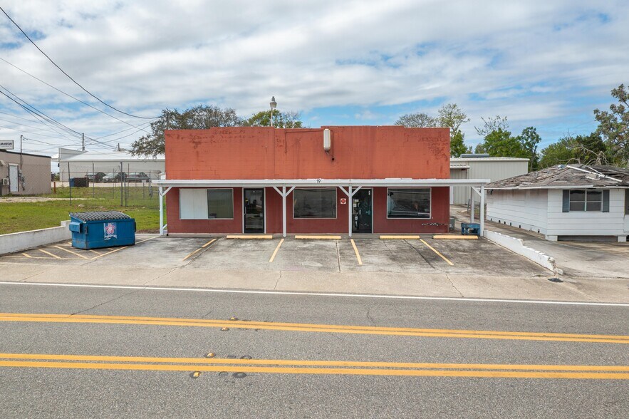 More Photos Of 19 Evergreen Dr, Lake Wales Freestanding For Sale