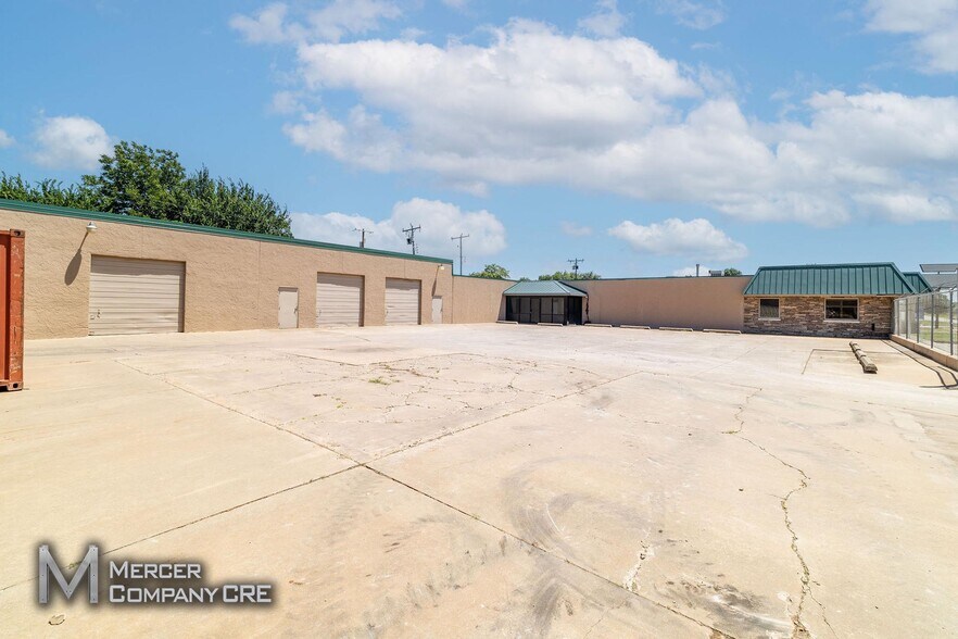 More Photos Of 1312 S Walker Ave, Oklahoma City Light Manufacturing For Sale