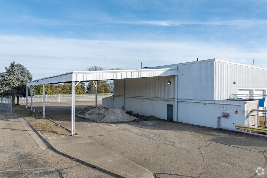 More Photos Of 4676 Erie Ave SW, Navarre Distribution For Sale