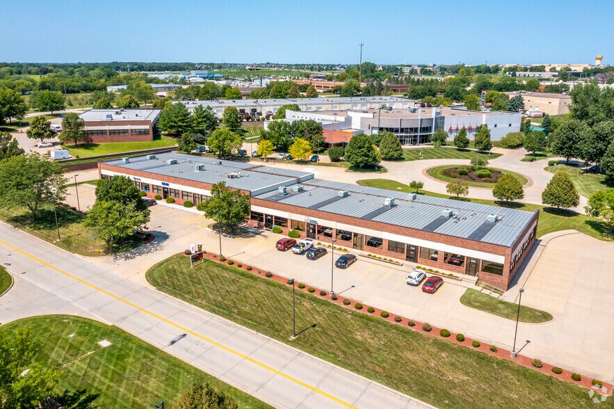 More Photos Of 10607-10647 Justin Dr, Urbandale Flex For Lease