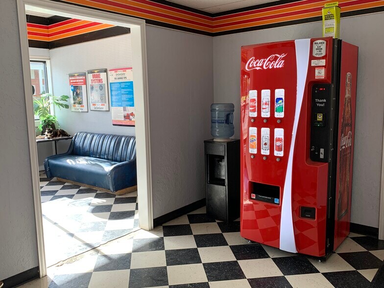 More Photos Of 1510 Washington St, Commerce Auto Repair For Lease