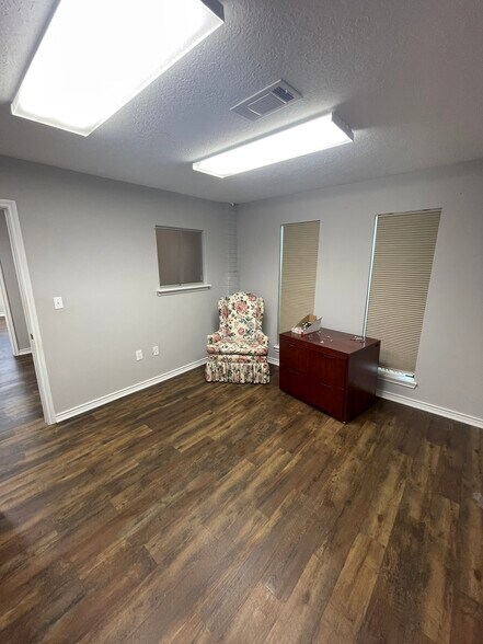 More Photos Of 913 N Washington Ave, Livingston Office For Lease