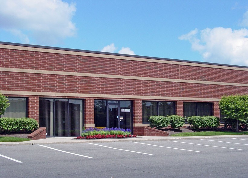 More Photos Of 39830 Grand River Ave, Novi Research And Development For Sale