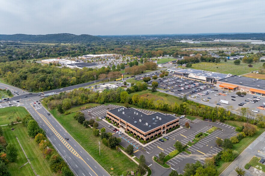 More Photos Of 1 Greenwich St, Stewartsville Medical For Lease