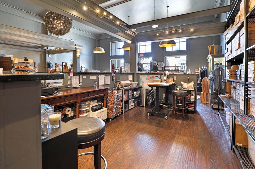 More Photos Of 110 N Tennessee St, McKinney Storefront Retail Office For Lease