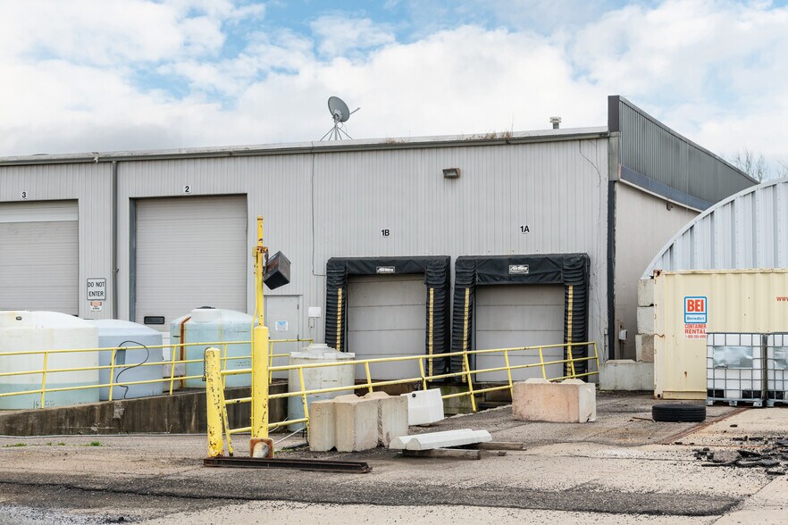 More Photos Of 106 Restoration Park Dr, Medway Service For Lease