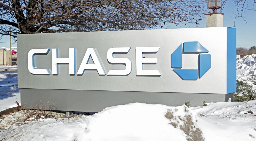More Photos Of 7501 Lemont Rd, Woodridge Office For Lease