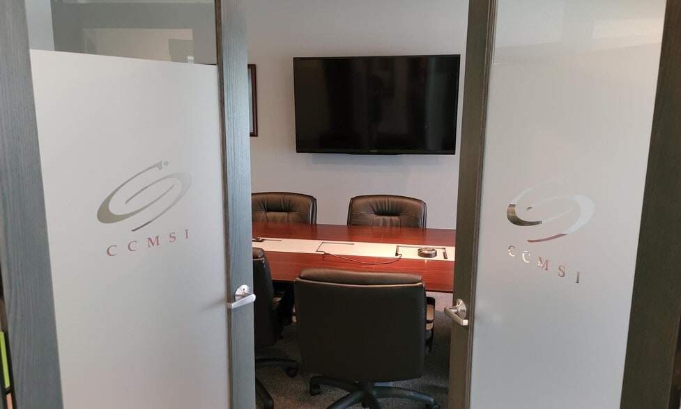 More Photos Of 2918 Crossing Ct, Champaign Office For Lease