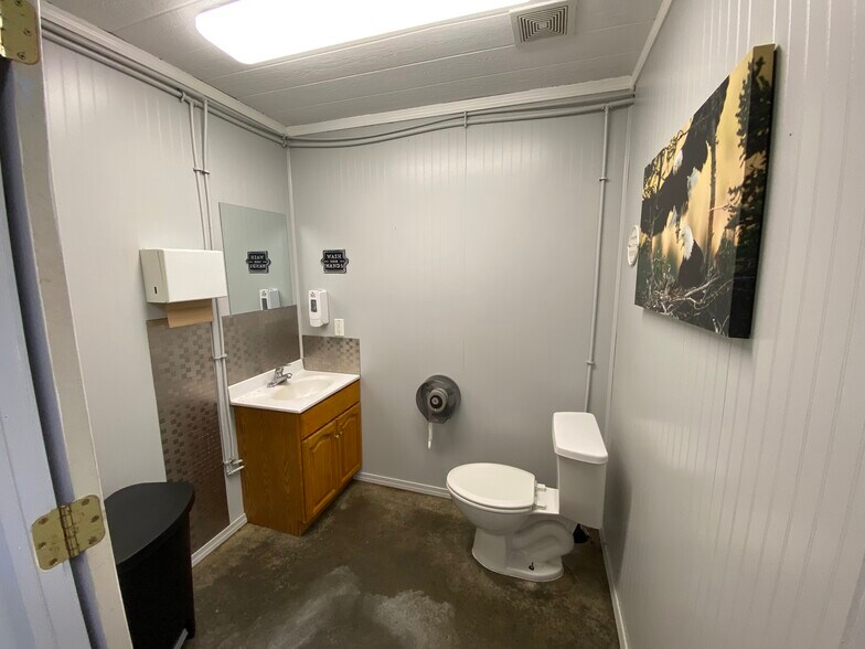 More Photos Of 215 S Washington Ave, Walnut Grove Restaurant For Sale