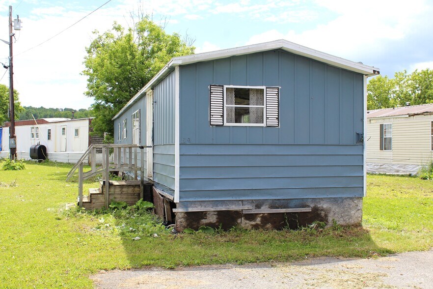 More Photos Of 50 Davis St, Presque Isle Multifamily For Sale