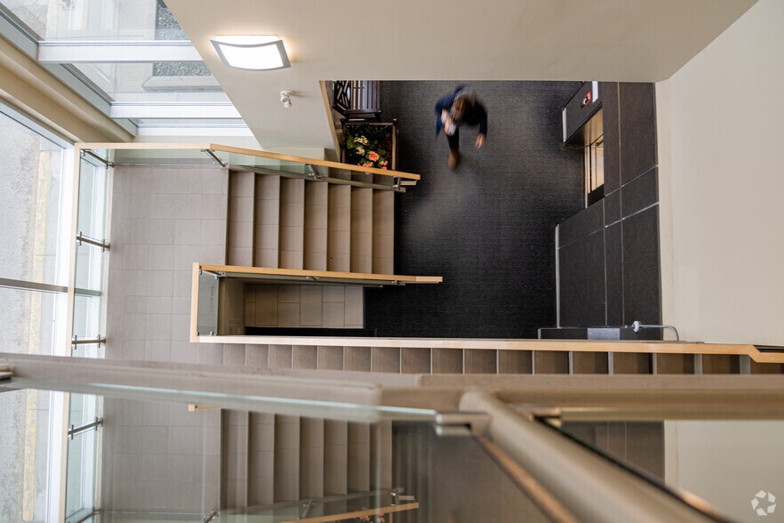 More Photos Of 30 Springborough Blvd SW, Calgary Office For Lease