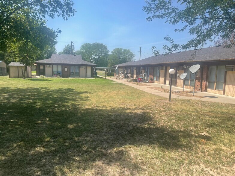 More Photos Of 410 N Fisher St, Glasco Apartments For Sale