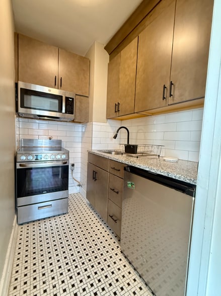 More Photos Of 631 S 4th St, Springfield Apartments For Sale