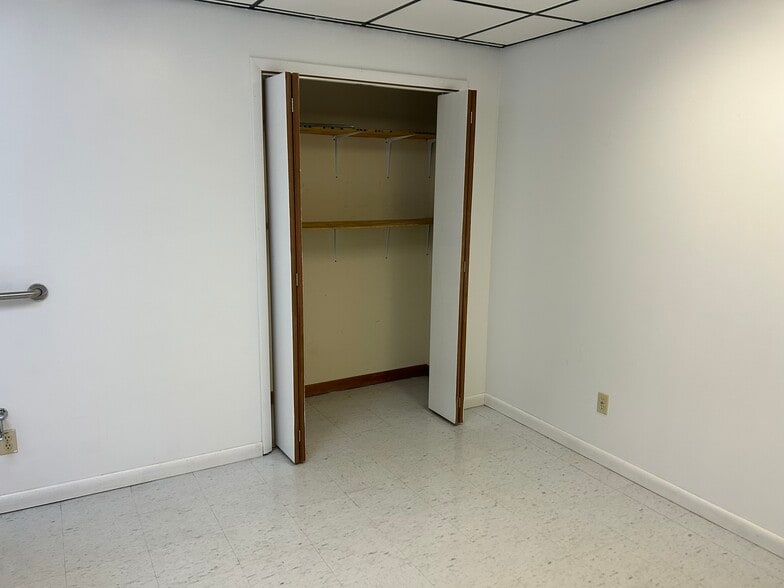 More Photos Of 198 George St, Beckley Research And Development For Lease