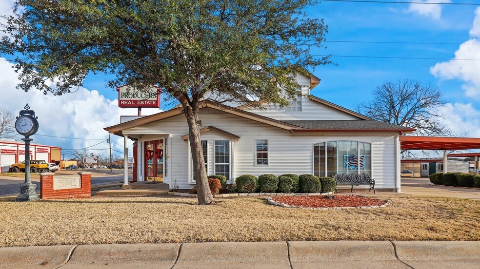 More Photos Of 145 NW Ellison St, Burleson Freestanding For Sale