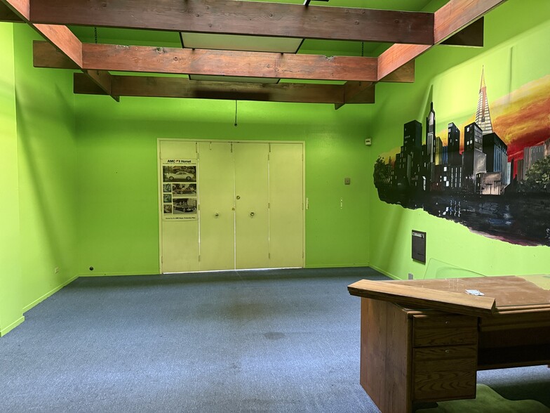 More Photos Of 550 E 10th St, Oakland Warehouse For Lease