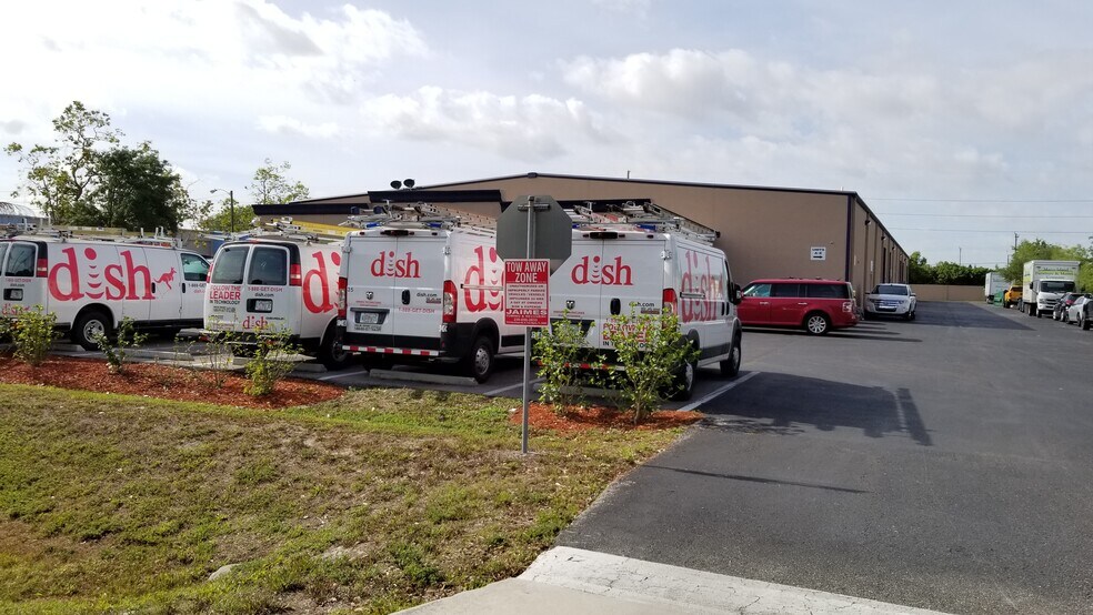 More Photos Of 830 NE 24th Ln, Cape Coral Warehouse For Sale