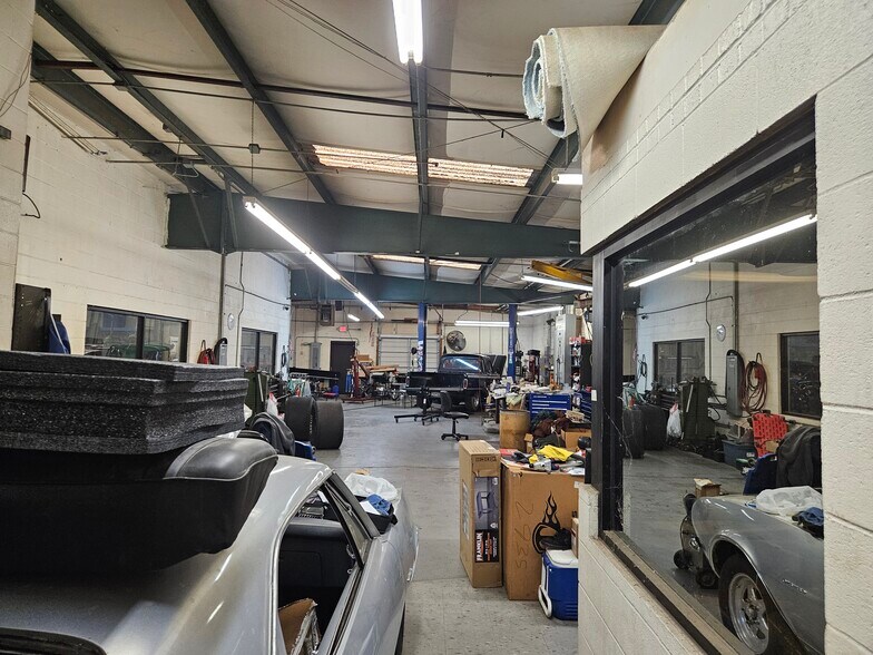 More Photos Of 994 Rhyne Rd, Clover Light Manufacturing For Sale