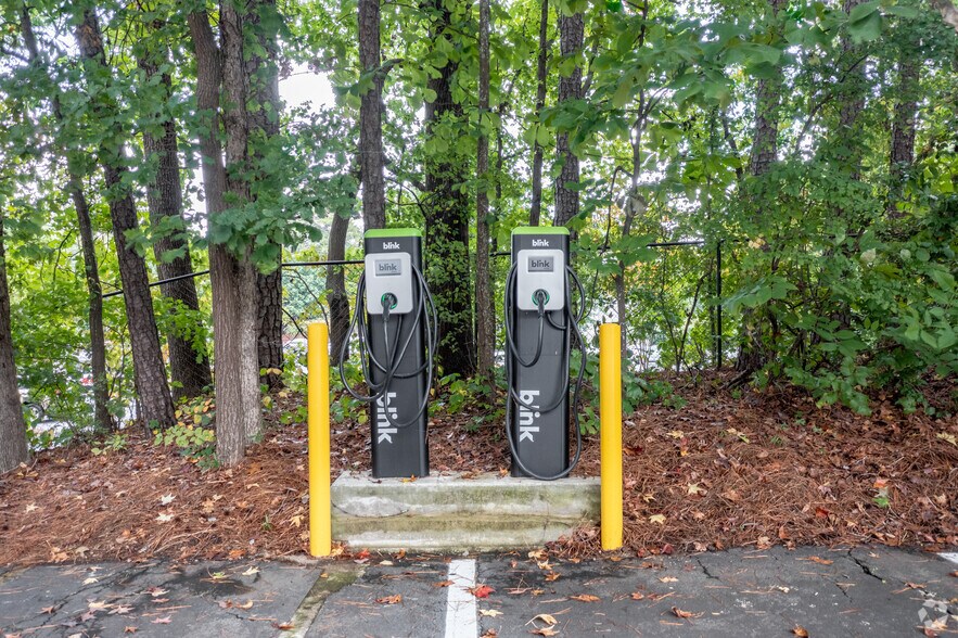 More Photos Of 2751 Buford Hwy NE, Atlanta Office For Lease