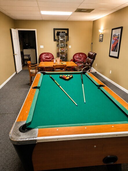 More Photos Of 531 Oak Dr, Lexington Auto Dealership For Sale