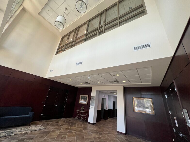 More Photos Of 9721 Cogdill Rd, Knoxville Office For Lease