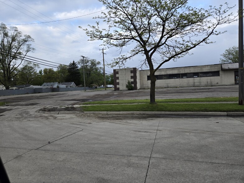 More Photos Of 25814 Ecorse Rd, Taylor Convenience Store For Sale