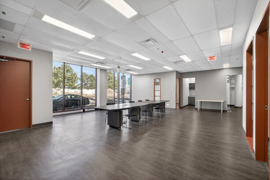 More Photos Of 455 Boul Fénelon, Dorval Medical For Lease