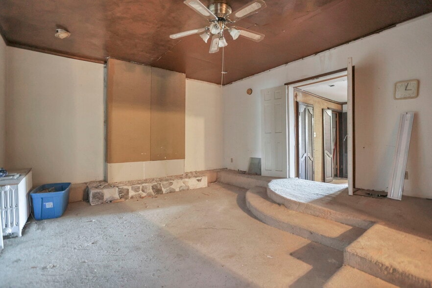 More Photos Of 3900 Noe Bixby Rd, Columbus Storefront Retail Residential For Sale
