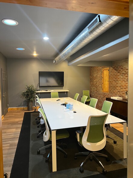 More Photos Of 2303 Charles St, Rockford Loft Creative Space For Sale