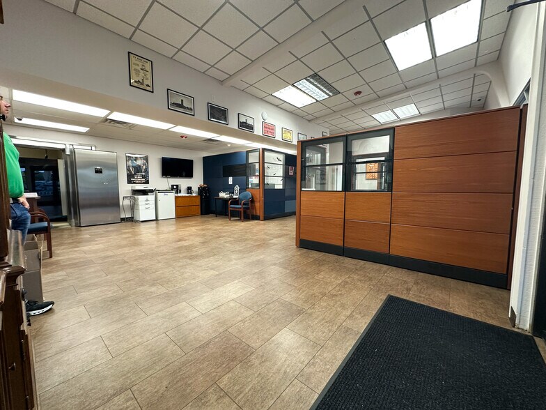 More Photos Of 1128-1152 N Rutledge St, Springfield Office For Sale