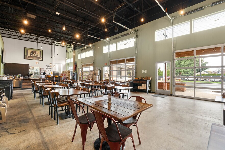 More Photos Of 1031 NE Lafayette Ave, Mcminnville Restaurant For Sale