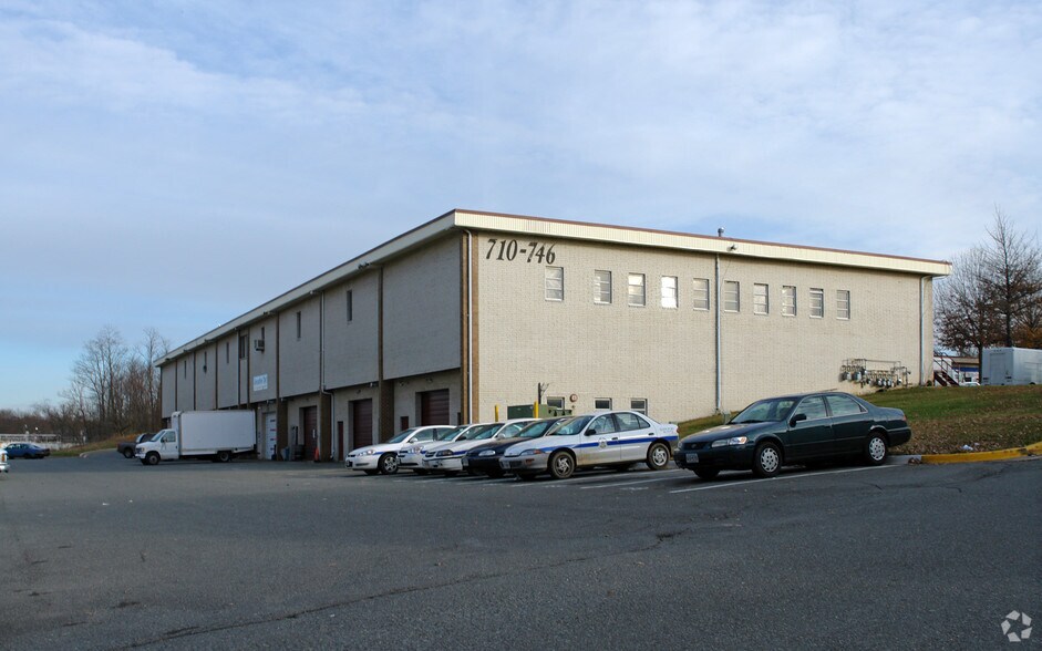 More Photos Of 710-746 E Gude Dr, Rockville Warehouse For Lease