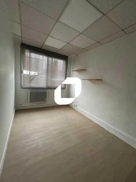 More Photos Of 130 Rue Du Lieutenant Petit Leroy, Chevilly-Larue Office For Lease