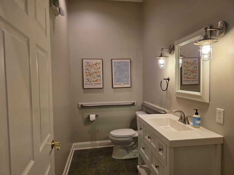 More Photos Of 181 Bluffton Rd, Bluffton Office For Lease