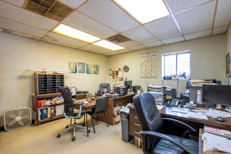 More Photos Of 2060 Highway 90 W, Sealy Manufacturing For Sale