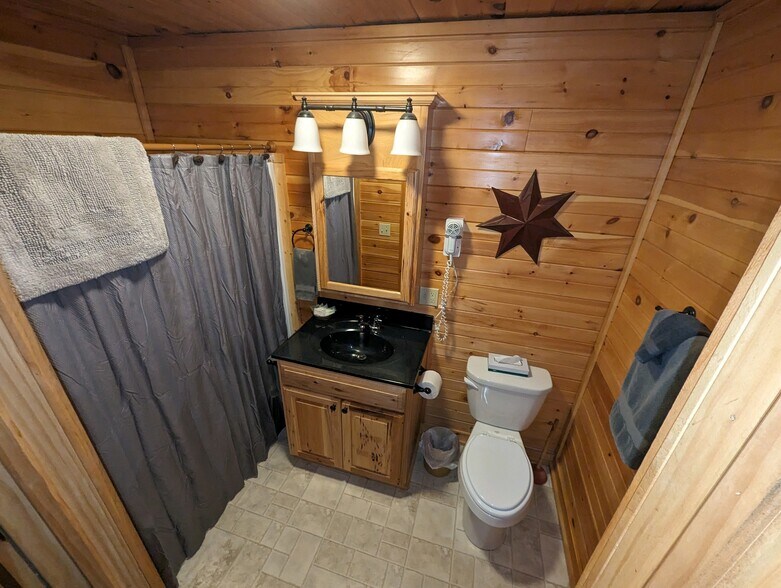 More Photos Of 32600 N State Route 44, Slate Run Hotel For Sale