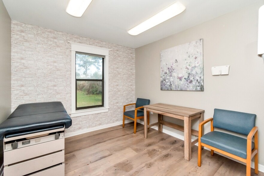 More Photos Of 1962 Spring Hill Ave, Mobile Office For Sale