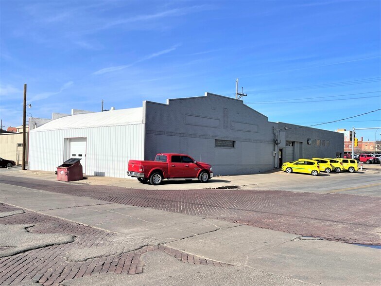 More Photos Of 201 W Trail St, Dodge City Warehouse For Sale