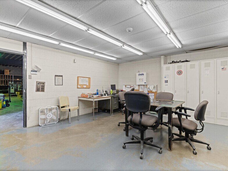 More Photos Of 126 S Maple St, Nowata Office For Sale