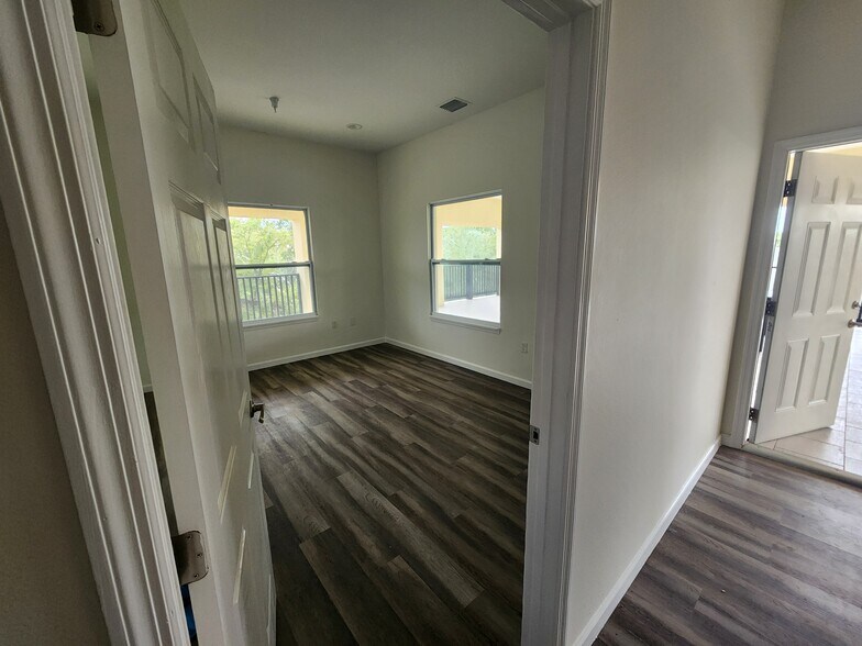 More Photos Of 2641 Fruitville Rd 0, Sarasota Medical For Sale
