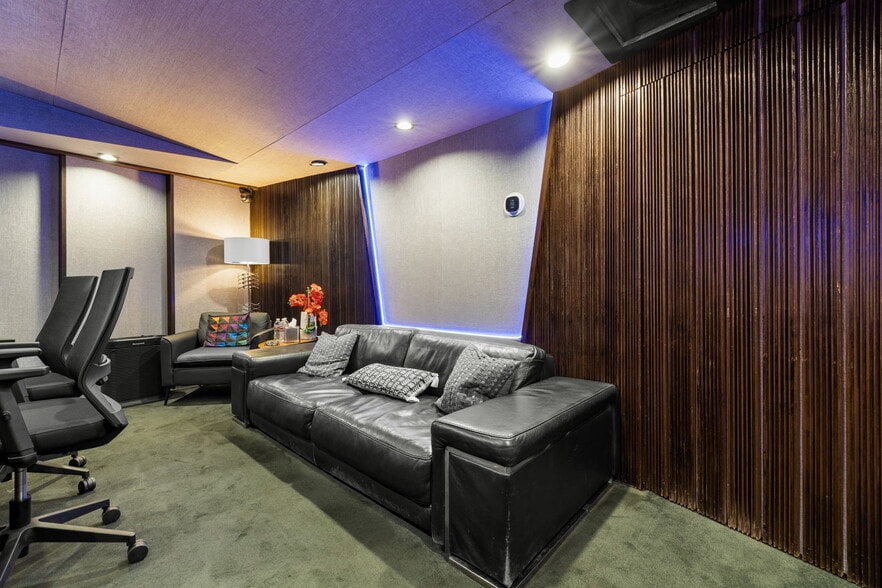 More Photos Of 5739 Tujunga Ave, North Hollywood Movie Radio TVStudio For Sale