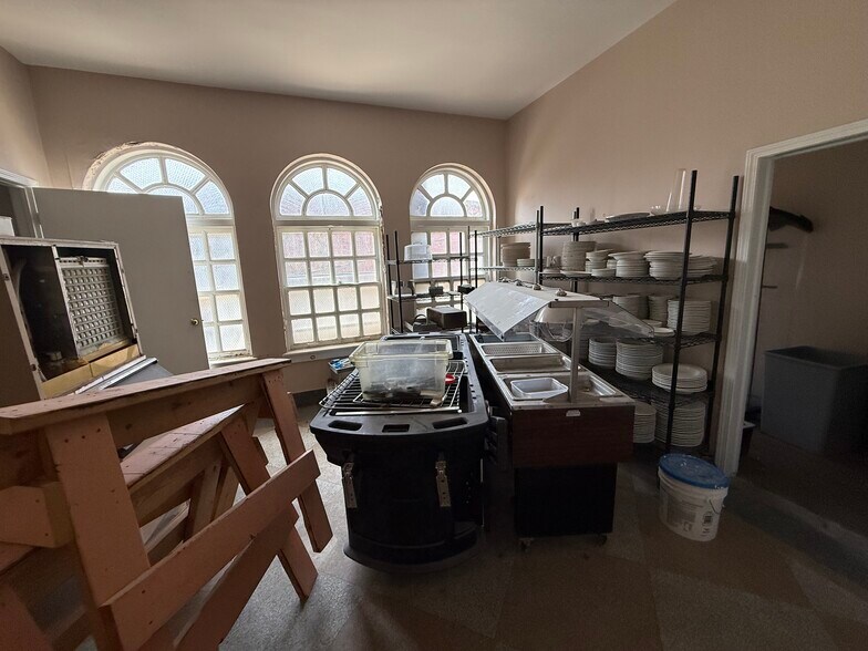 More Photos Of 12 E Main St, Chanute Hotel For Sale