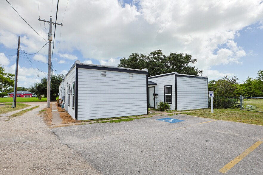 More Photos Of 521 2nd Ave N, Texas City Apartments For Sale