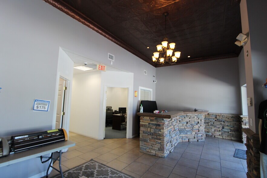 More Photos Of 2077 E 58th Avenue Cir, Bradenton Warehouse For Lease