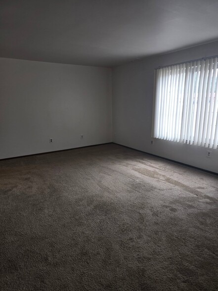 More Photos Of 1870 Saint Johns Blvd, Lincoln Park Apartments For Sale